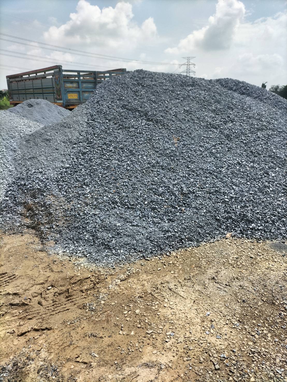 จำหน่ายและขนส่งหินคลุก